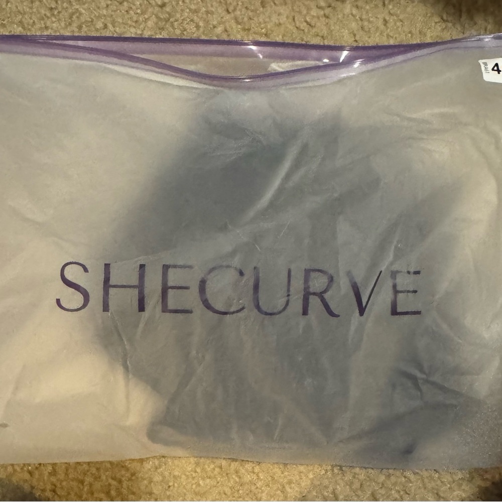 Black SheCurve bra - Picture 8 of 9